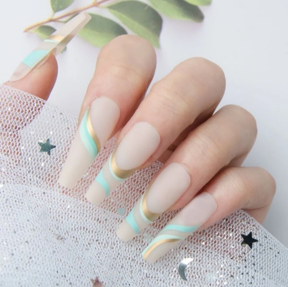 Press on nails